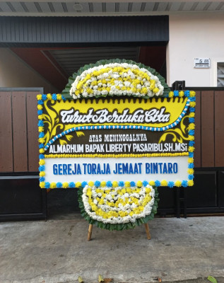Papan Bunga Duka di Molu Maru