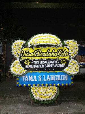 Papan Bunga Duka di Molu Maru