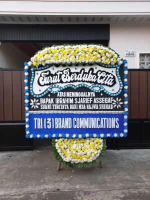 Papan Bunga Duka di Molu Maru
